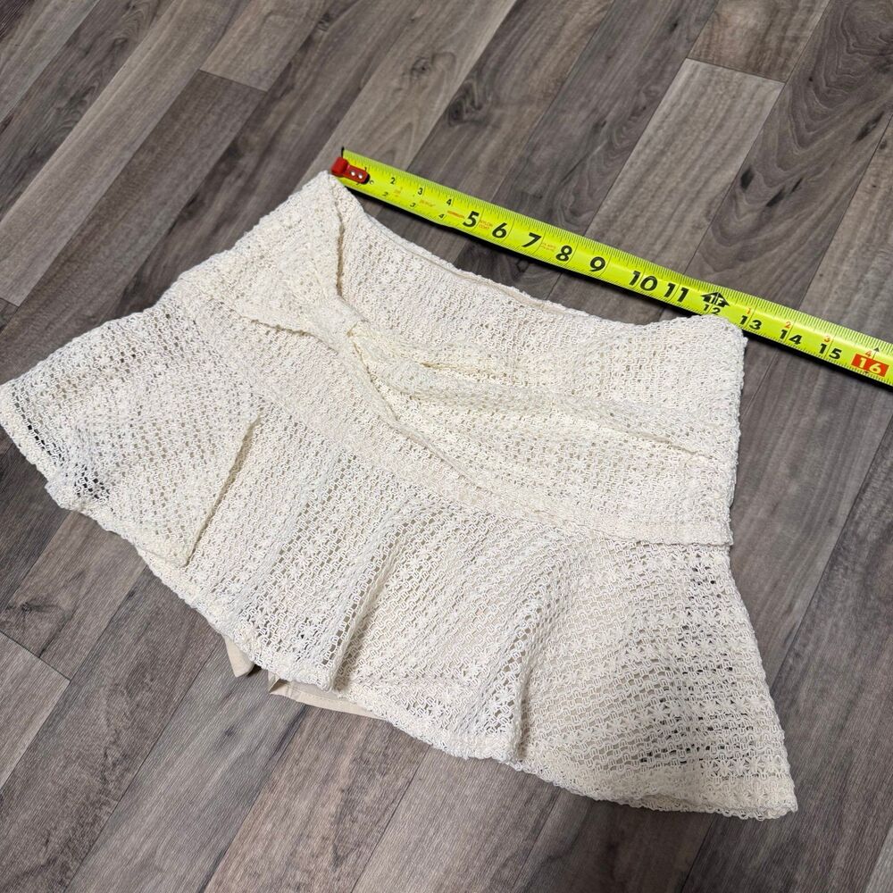 Crochet knit mini ruffled skirt with knot - Picture 4 of 5